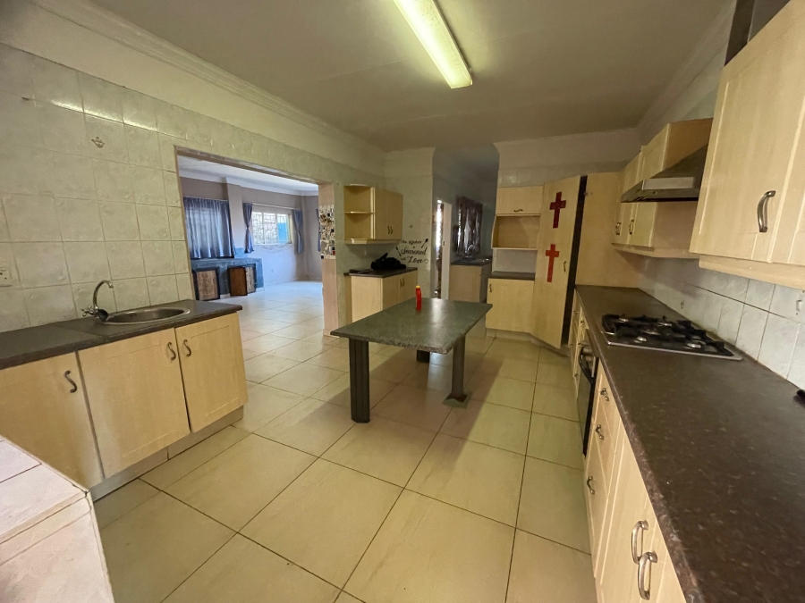 6 Bedroom Property for Sale in Ifafi North West